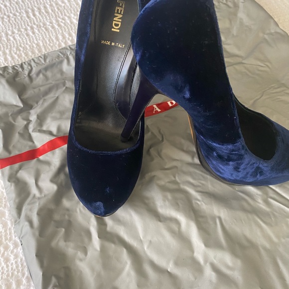 Fendi navy velvet platform heels - Picture 2 of 7